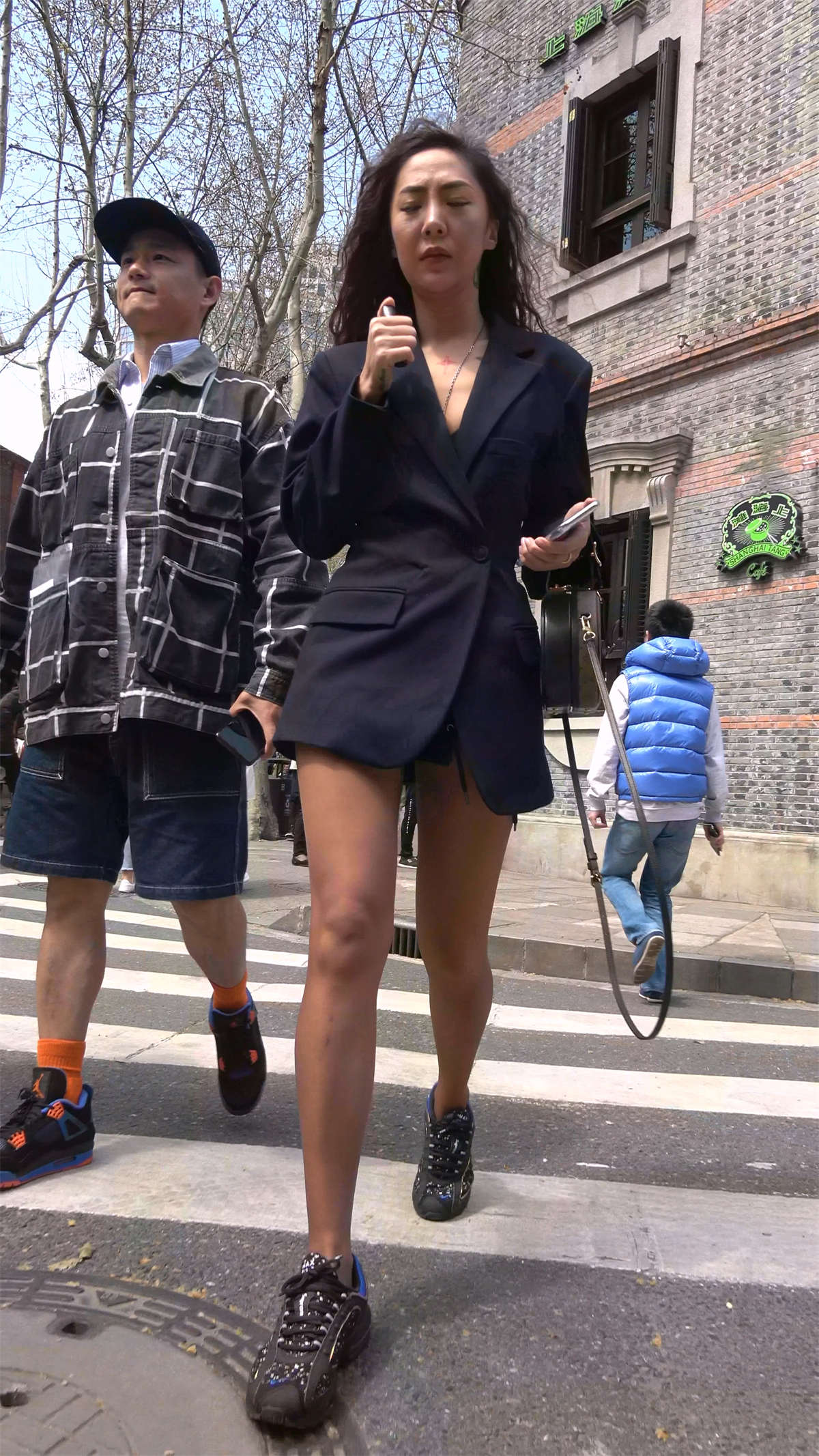 图片[2]-波浪卷发时尚美女-日更街拍