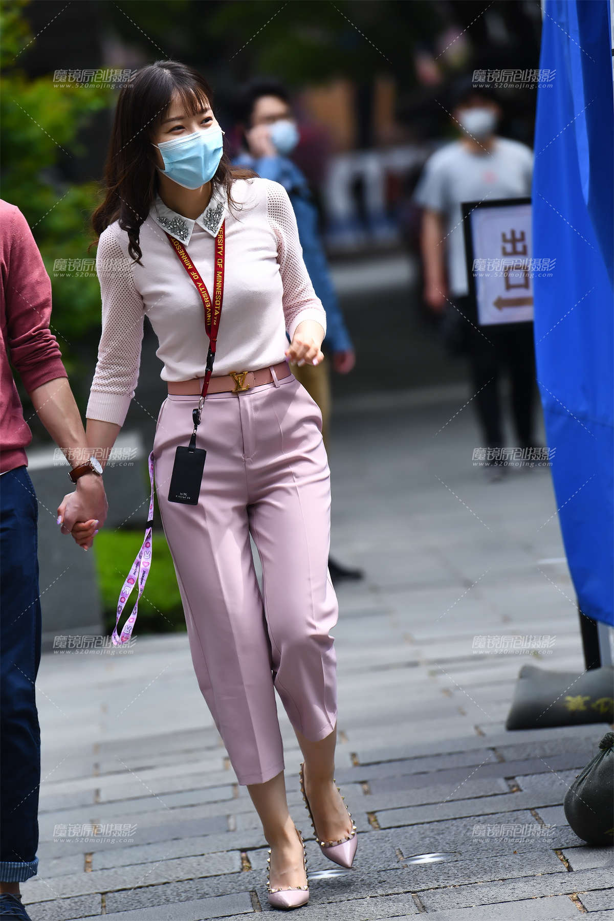 【咔喳赛贴】飘逸清澈的粉色-日更街拍