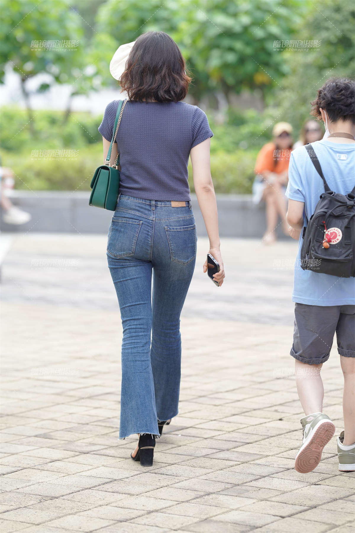 图片[2]-小姐姐随意的打扮 看着却很舒适-日更街拍