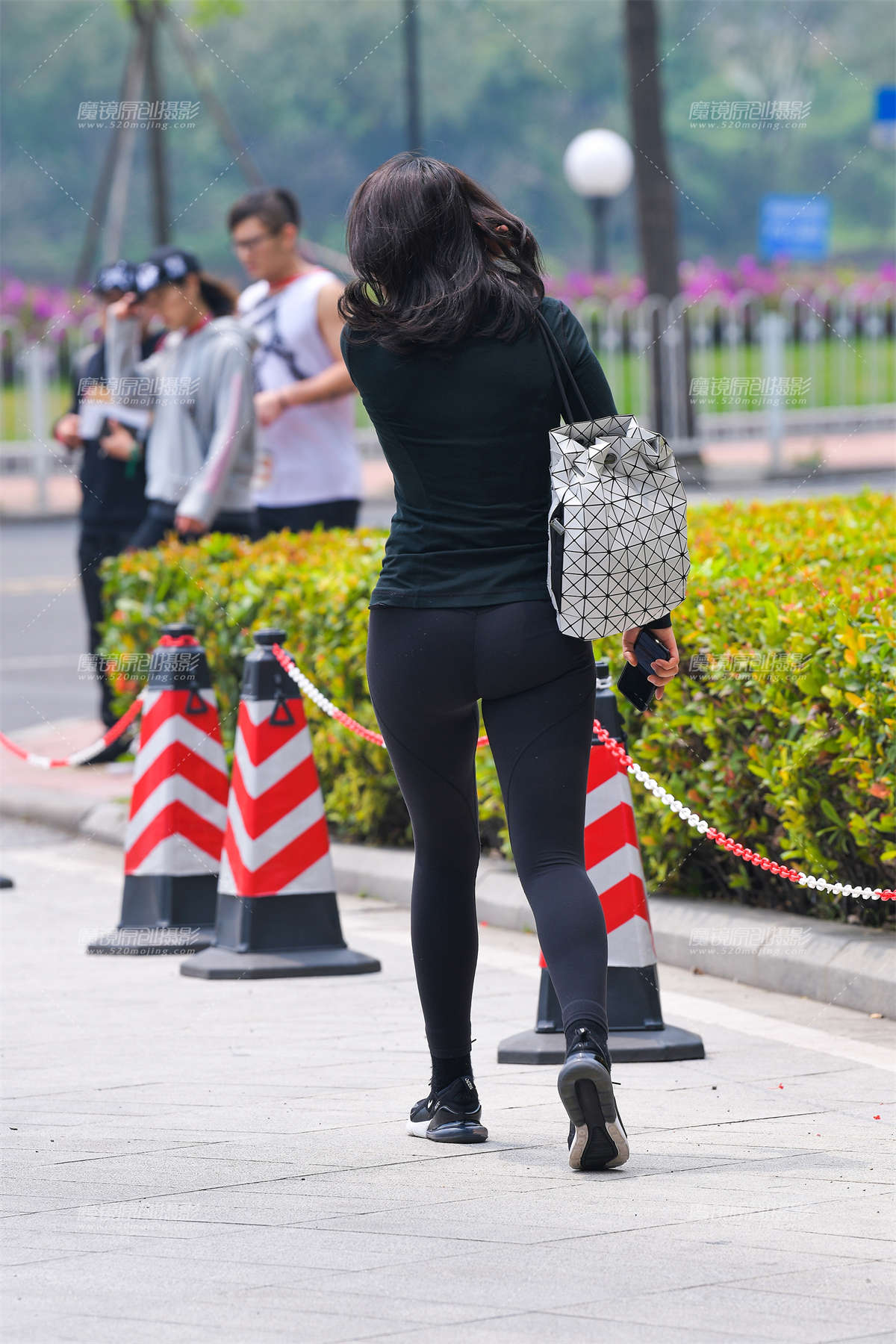 图片[2]-【视觉冲击赛贴】经典黑色紧身裤__-日更街拍