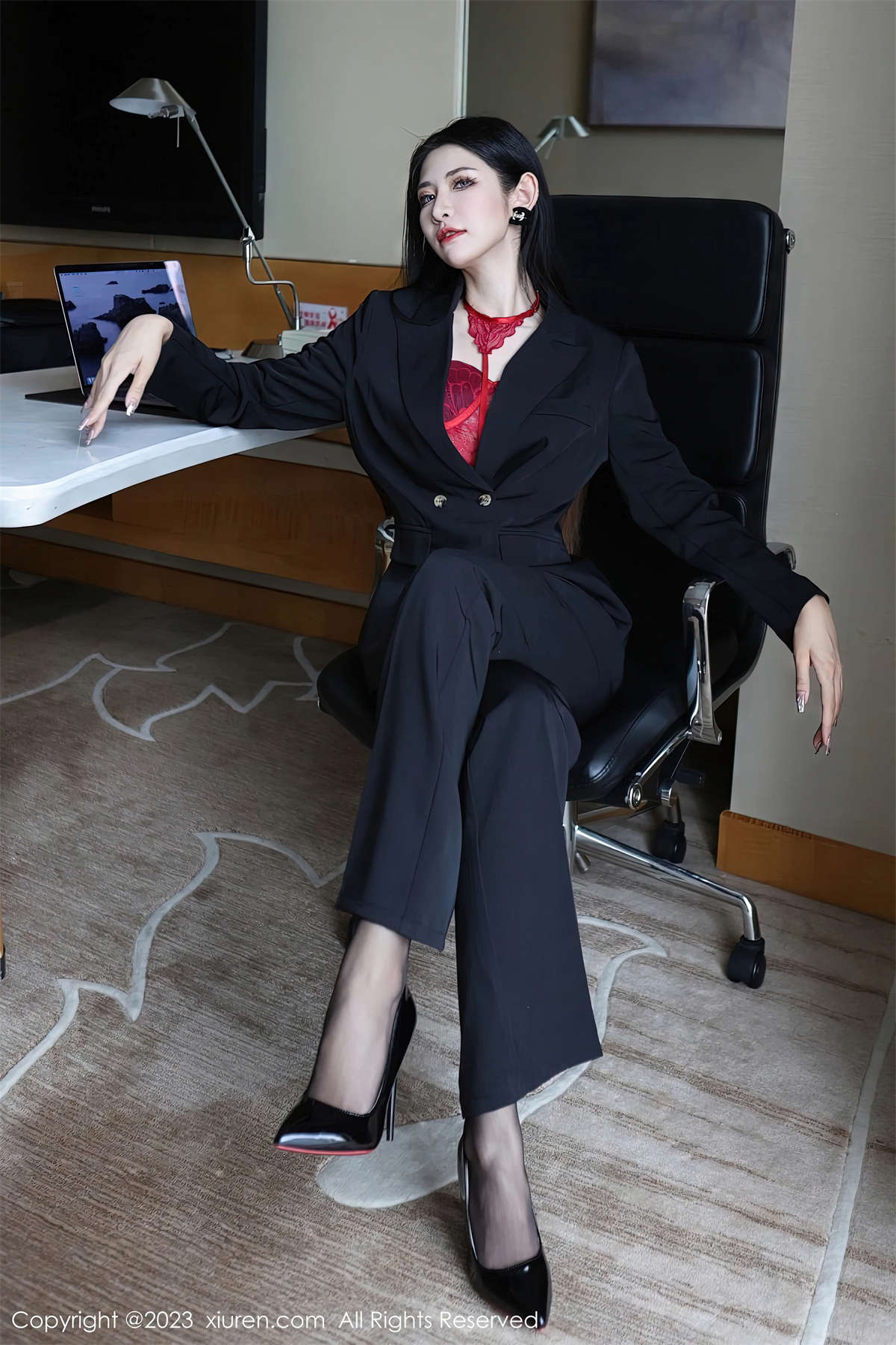 图片[2]-Xiuren秀人网 2023.03.13 No.6402 依娜-日更街拍