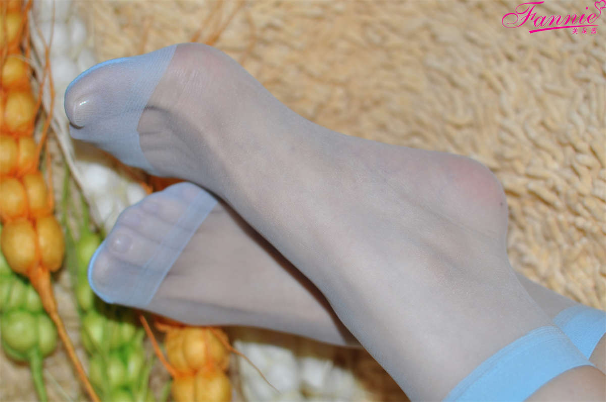 图片[2]-Fannie芬妮美足园NO.341 夏日柔情（淡蓝色短丝）-日更街拍