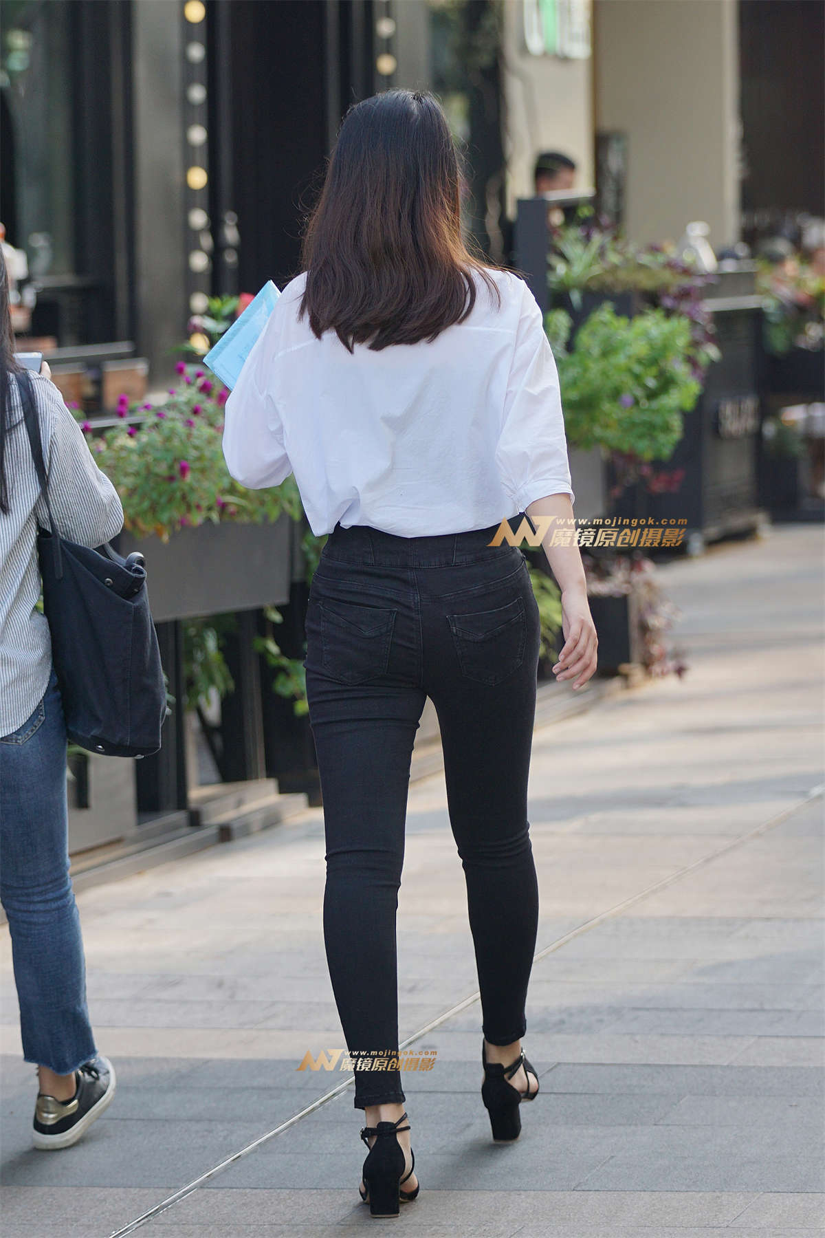 图片[2]-长腿紧身翘臀-日更街拍