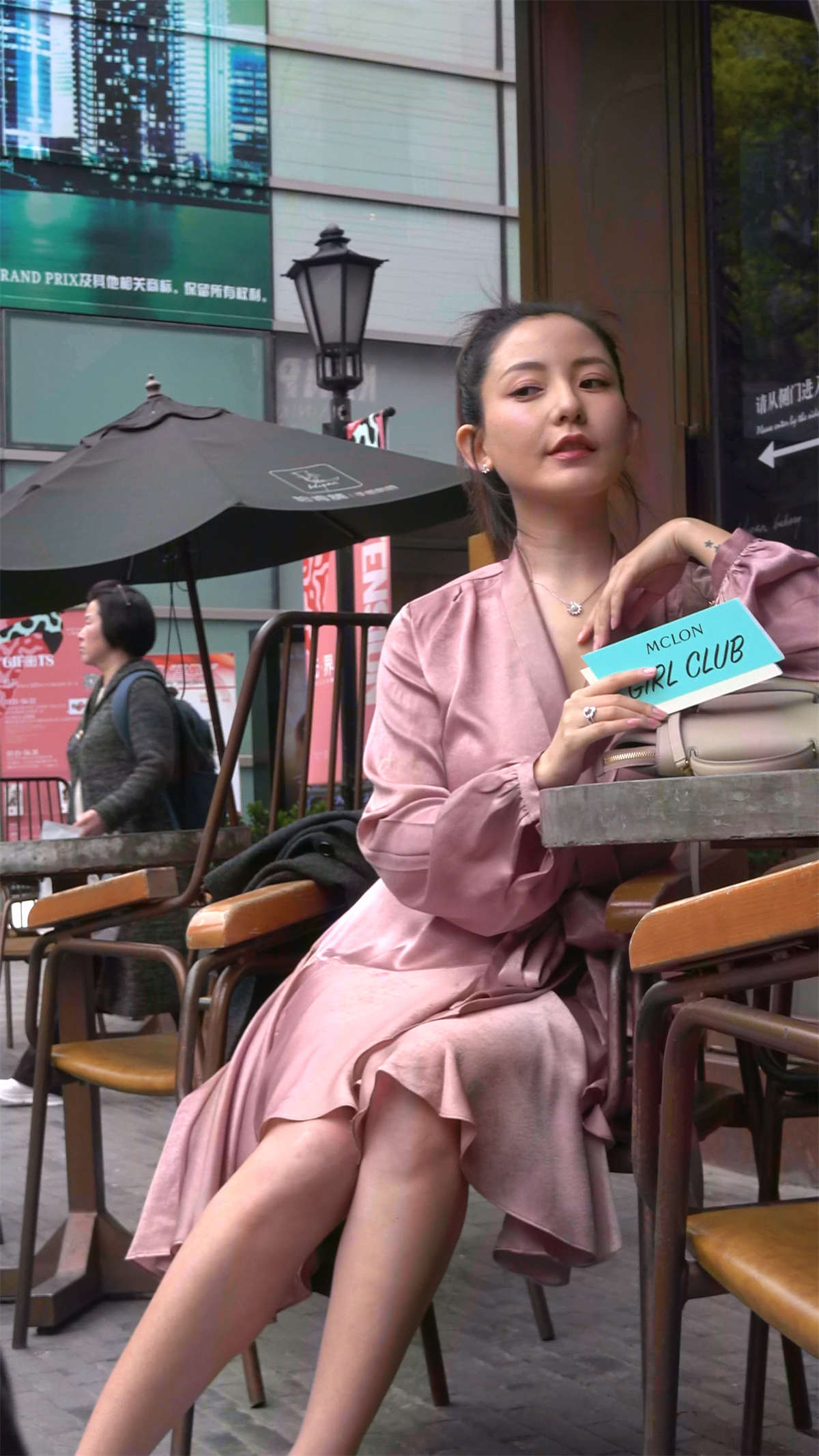 图片[2]-明星气质高跟美腿模特-日更街拍