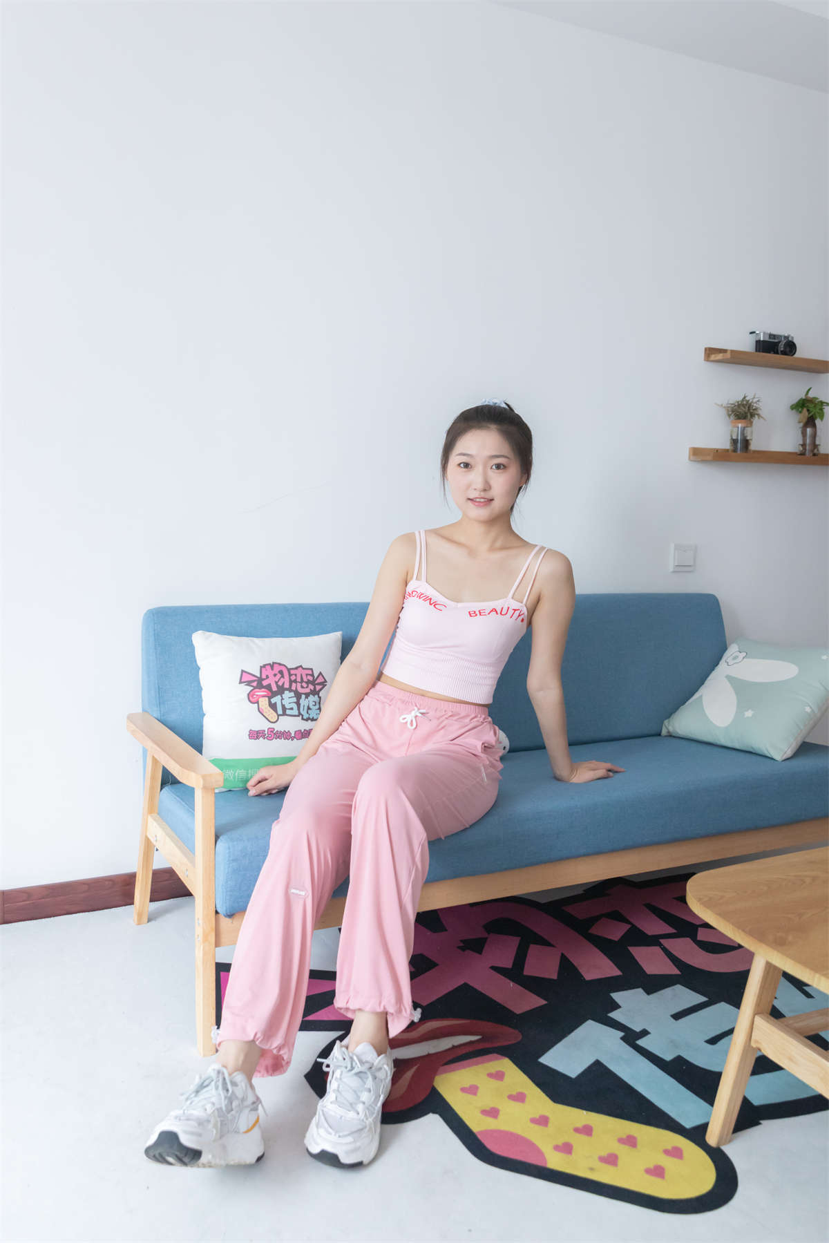 物恋传媒 NO.843 小小-风起音来-日更街拍