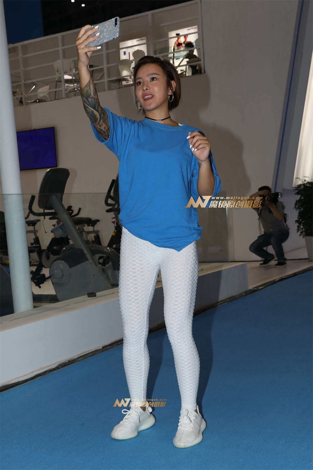 【欧阳幽明赛帖】爱玩自拍的瑜伽裤妹子-日更街拍