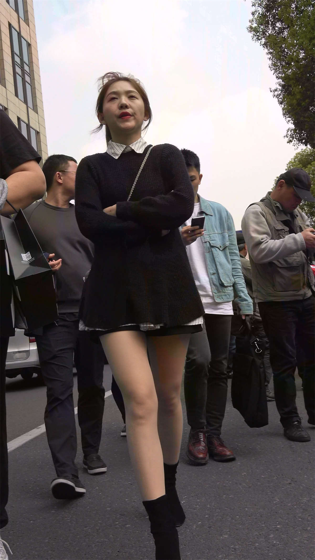 图片[2]-美女小姐姐穿上丝袜的美腿完全看不出-日更街拍