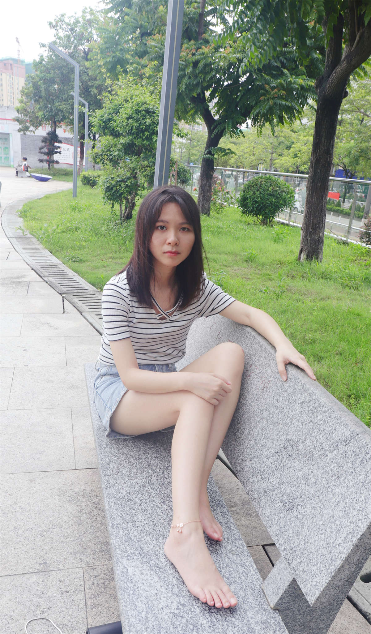 aappary摄影 No.001 大美女慧婷公园展示美脚-日更街拍