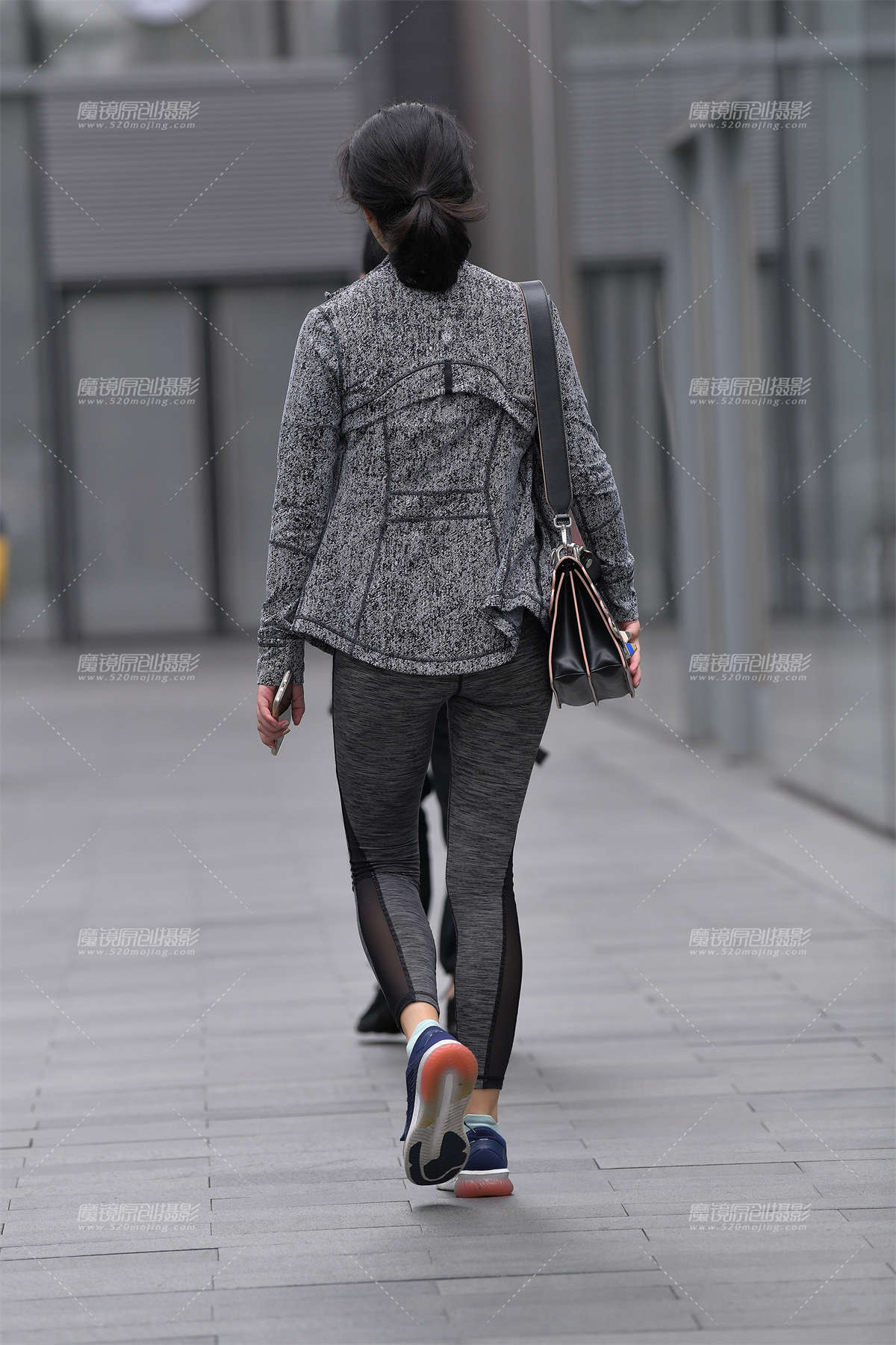 图片[2]-灰色瑜伽套装-日更街拍