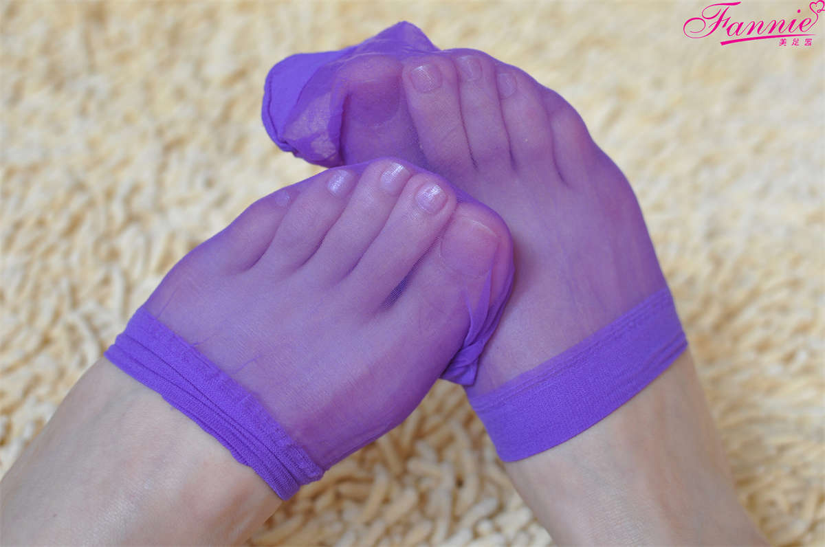 Fannie芬妮美足园NO.345 夏日柔情（紫色短丝）-日更街拍