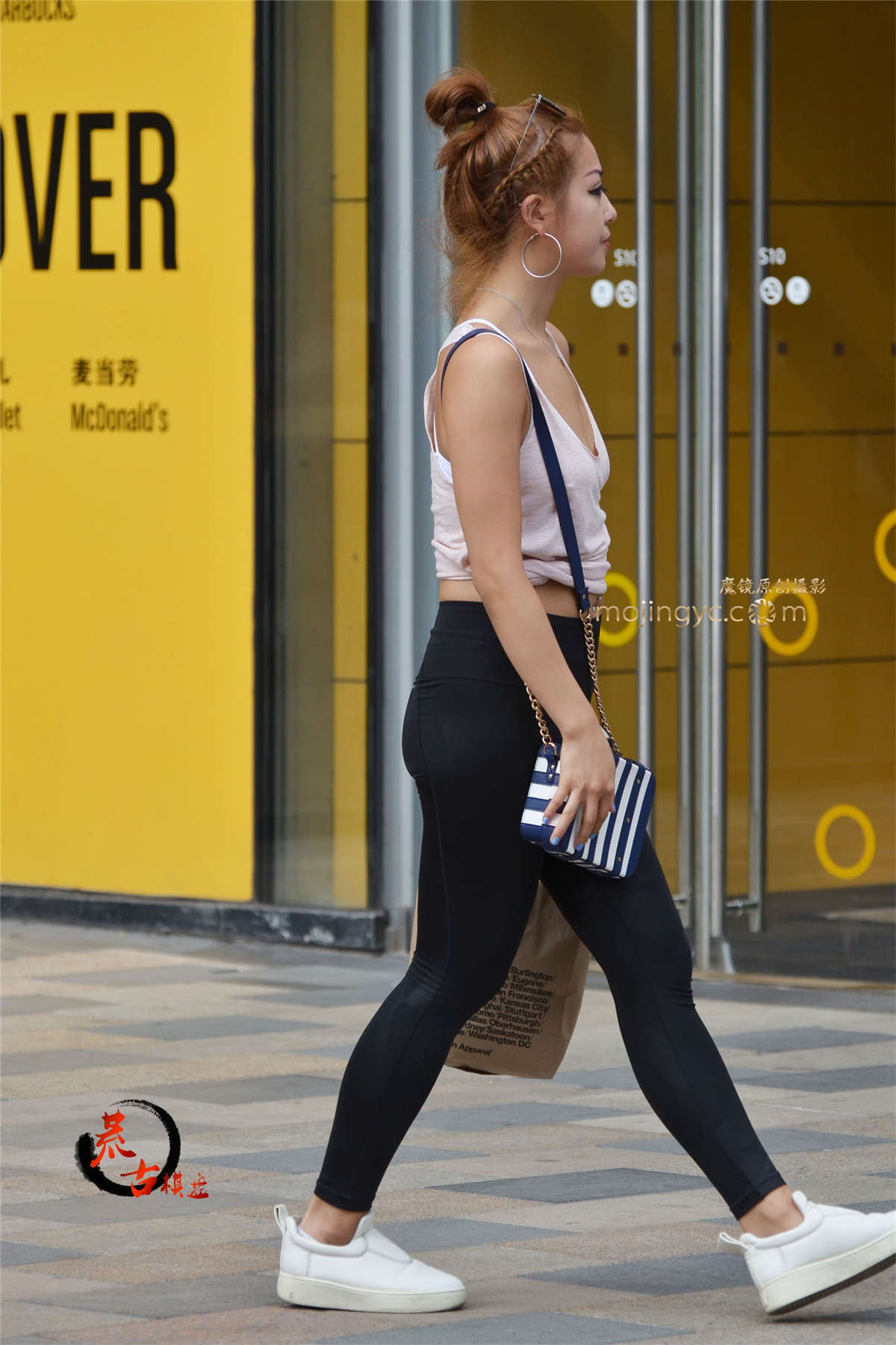 图片[2]-16.8.24 紧身运动裤，紧身衣，完美展现身材-日更街拍