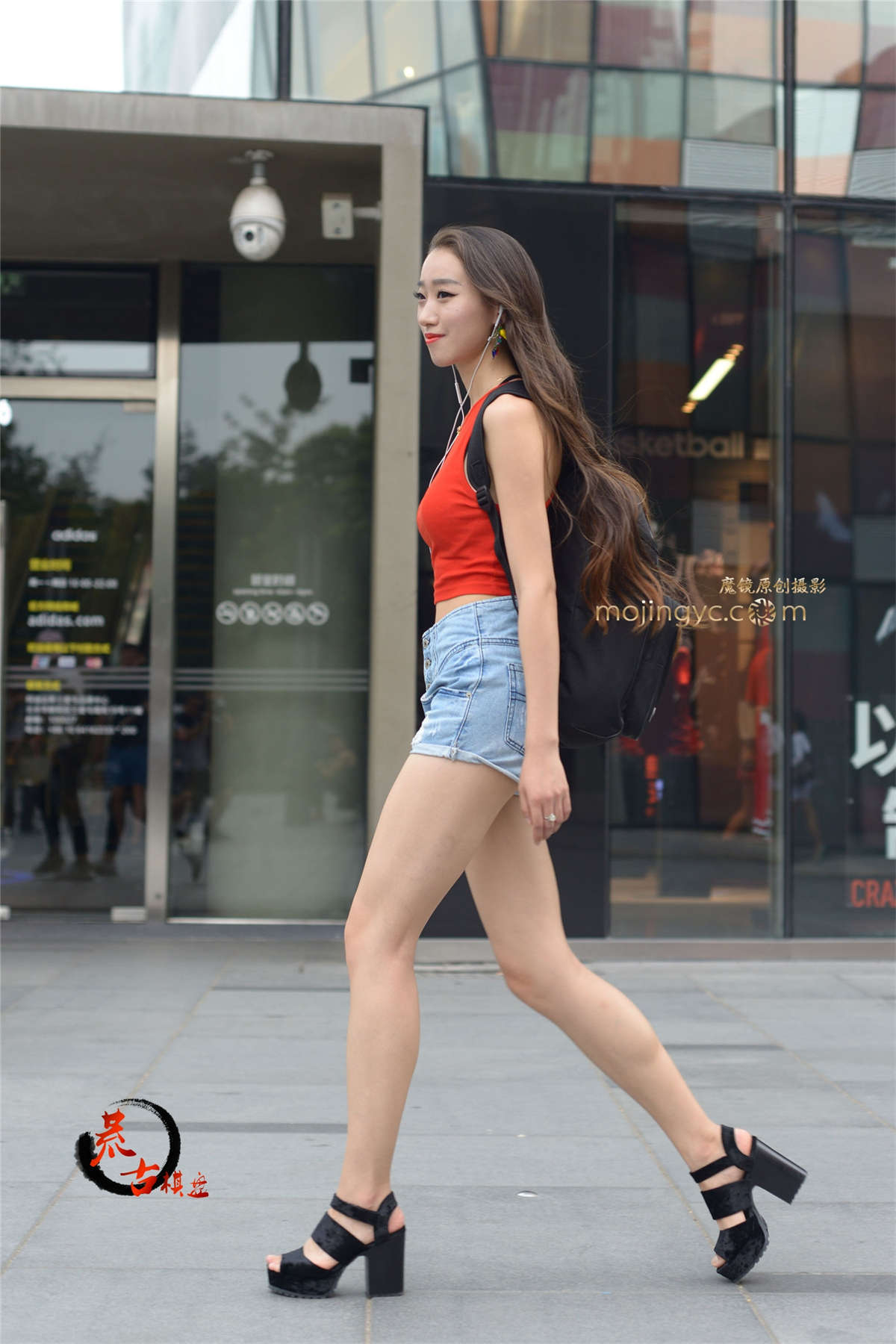 图片[2]-11-1 热裤美腿-日更街拍