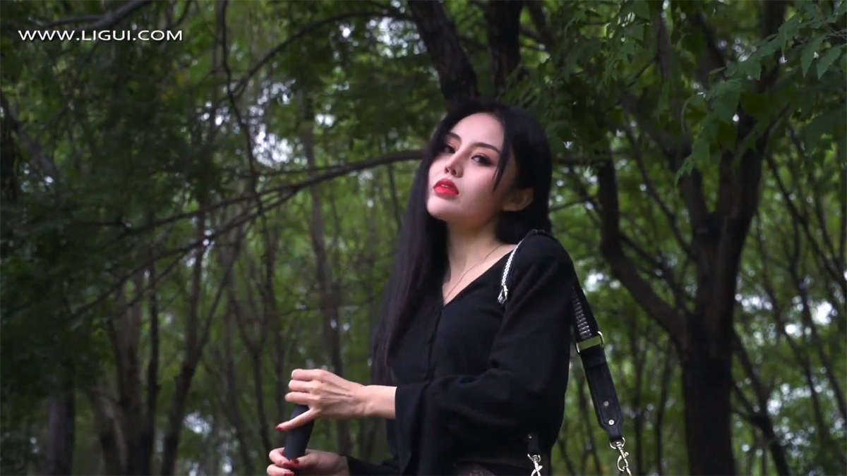 Ligui丽柜视频 2020.08.27 雨后踏青丝 凉儿-日更街拍