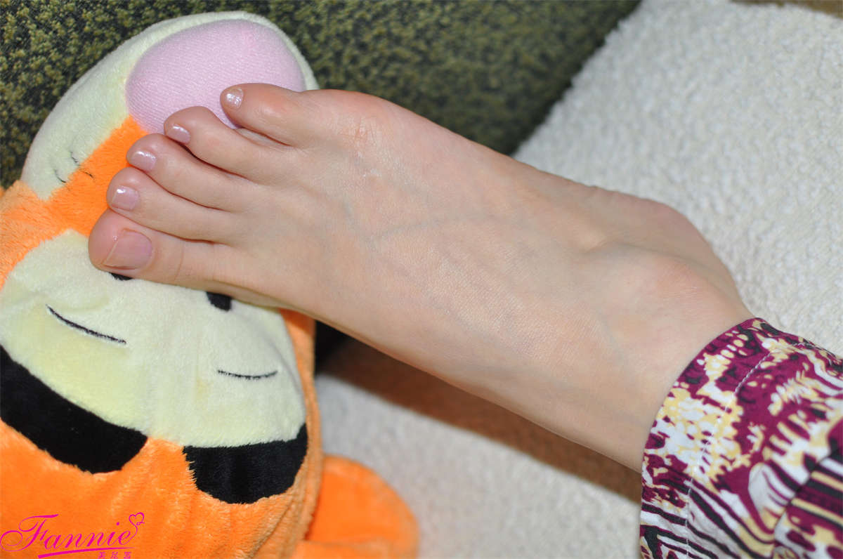 图片[2]-Fannie芬妮美足园NO.175 九月的高跟鞋（透明凉拖裸足）-日更街拍