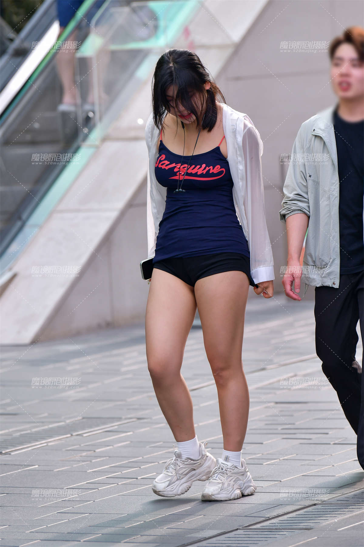 图片[2]-★低头热裤美女-日更街拍