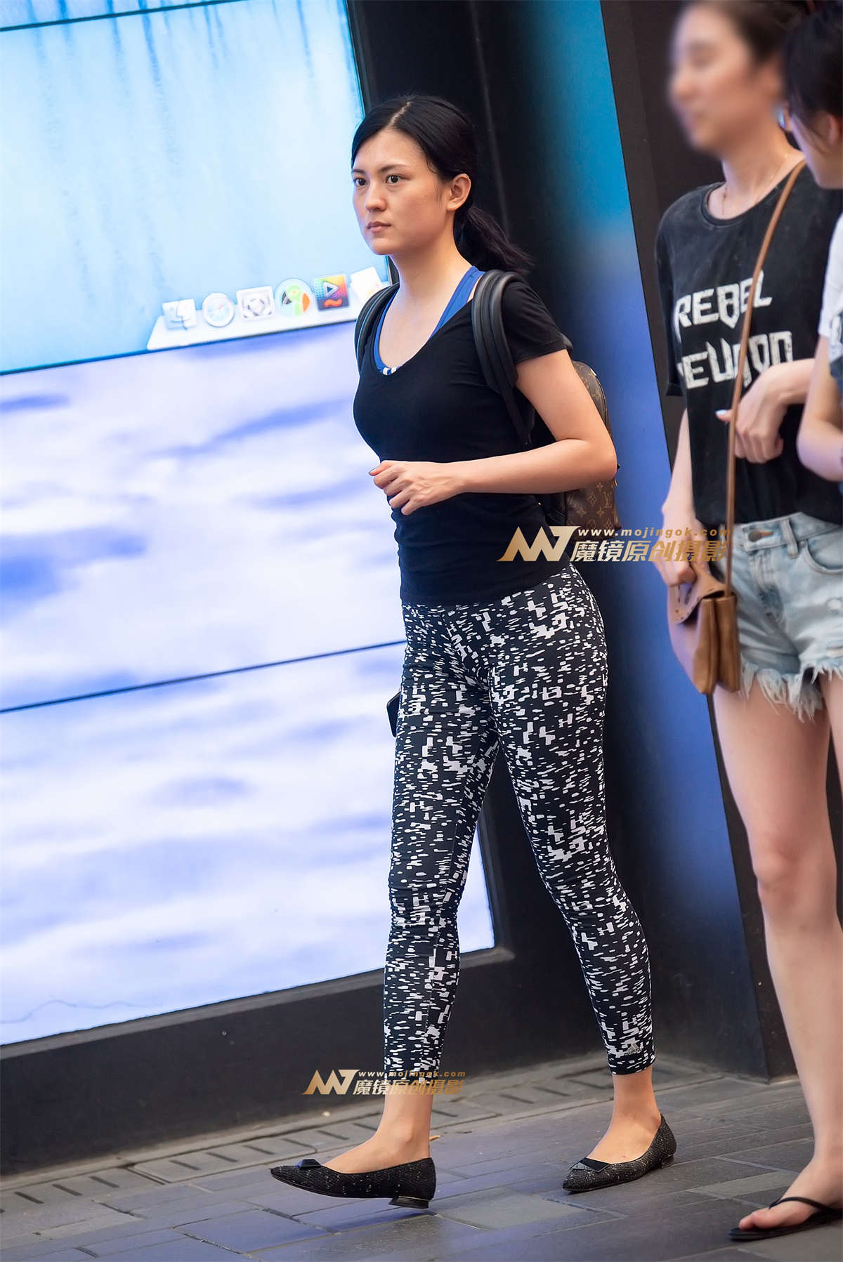 【赛德克赛帖】罕见的迷彩紧身翘臀少妇-日更街拍