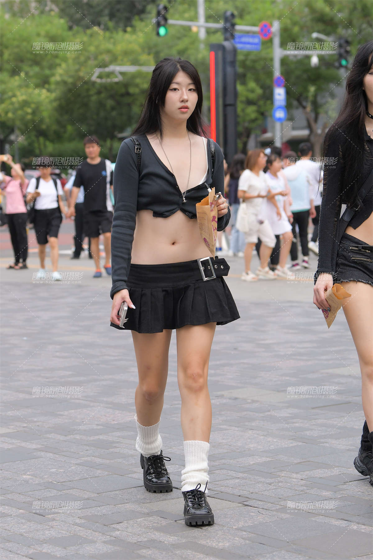 黑色短裙-日更街拍
