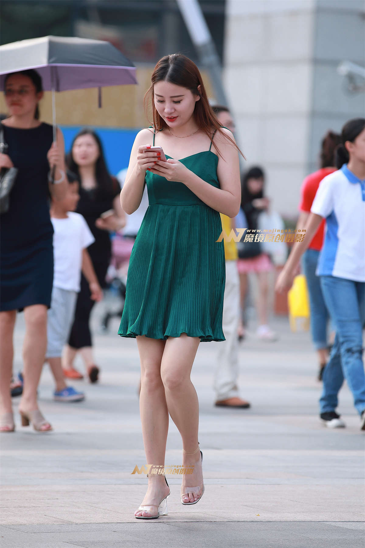 吊带连衣裙，裸腿，凉高-日更街拍