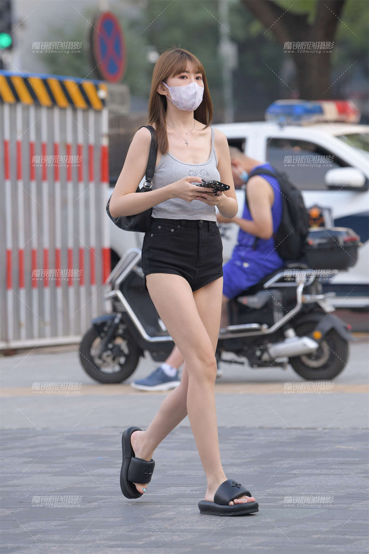 黑色热裤小姐姐-日更街拍