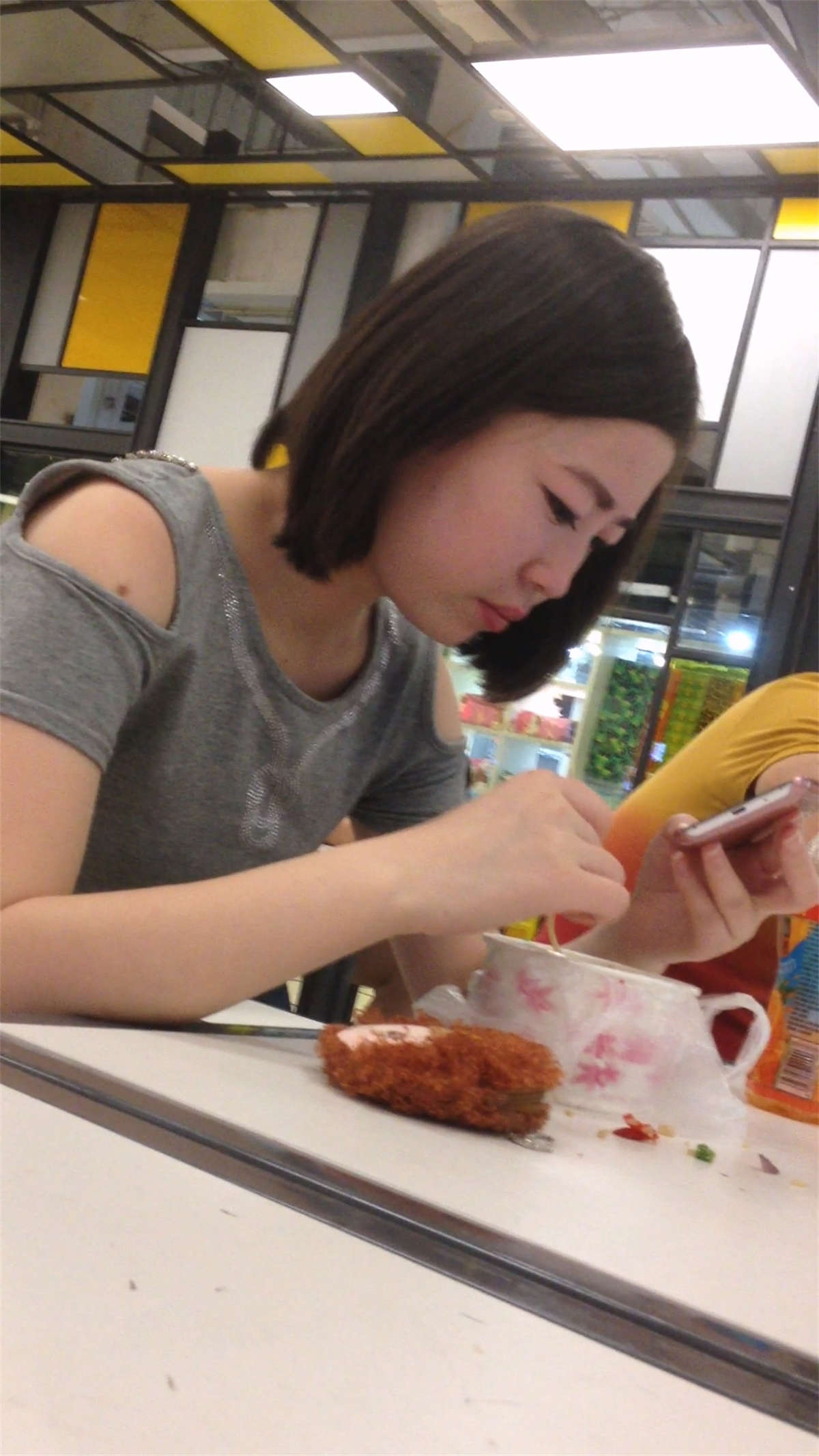 图片[2]-极致街拍丝足-日更街拍