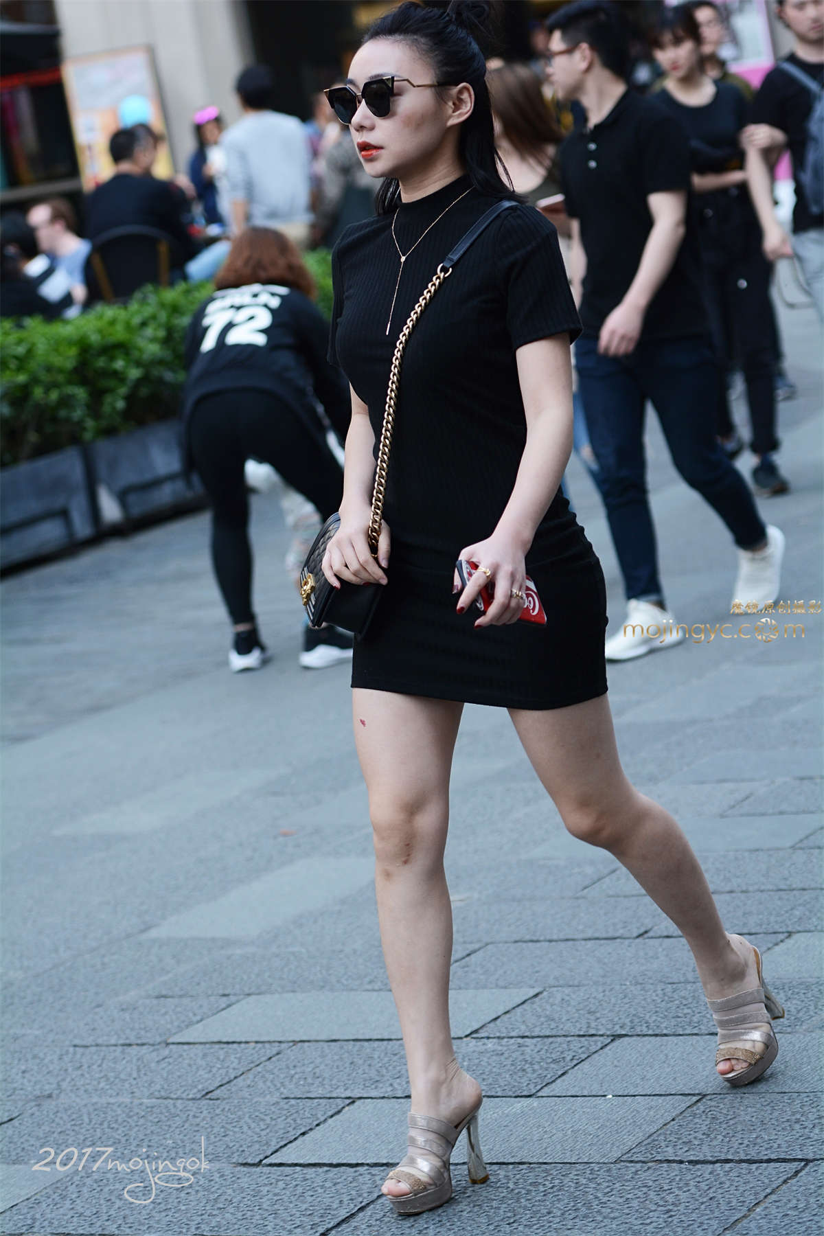 咔喳赛48 紧身短裙露背高跟（15p）-日更街拍