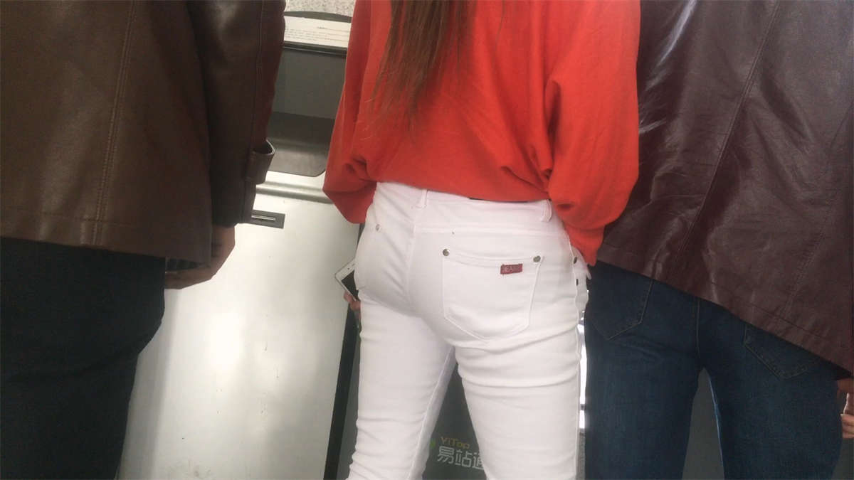 图片[2]-丰满紧身肥臀白裤妹子-日更街拍