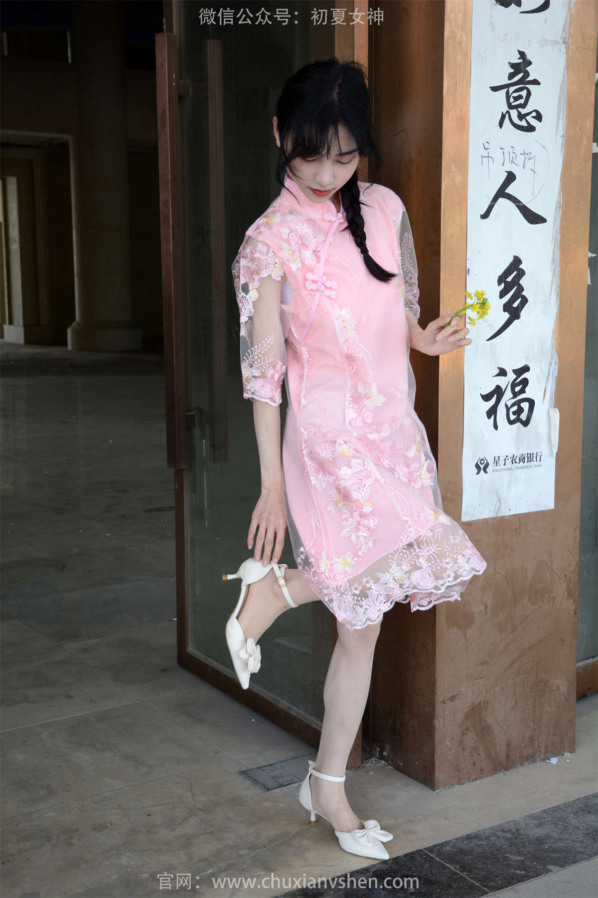 初夏女神 NO.176 柒柒 旗袍废墟-日更街拍