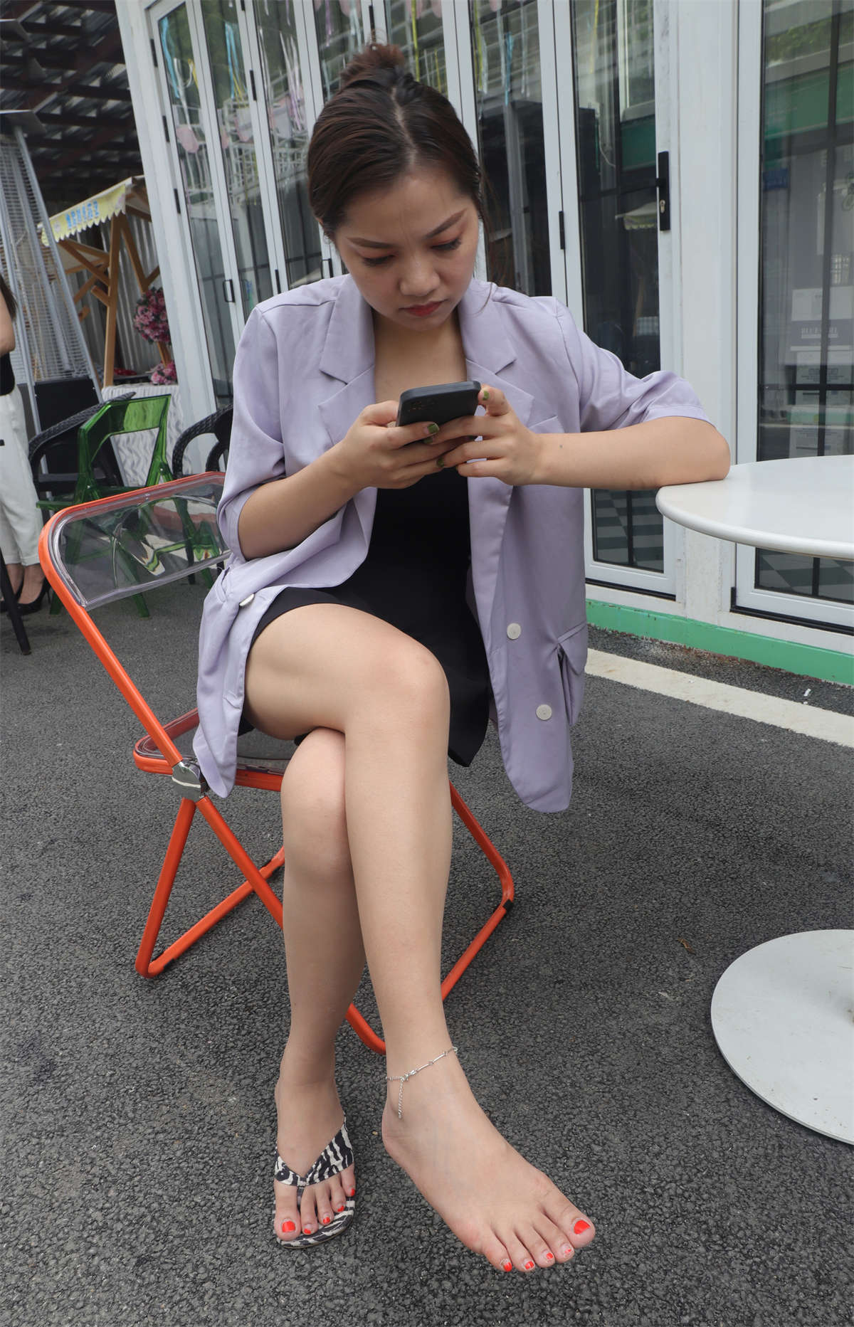 aapary摄影 No.056 小芳大方地把人字拖脱了给我拍照-日更街拍