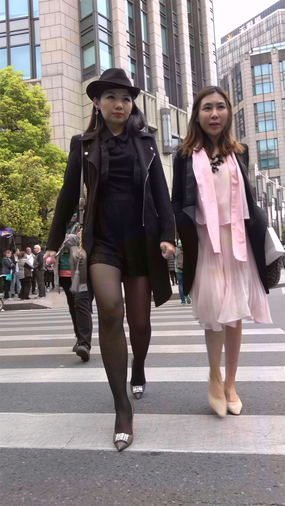 图片[2]-成熟的黑丝女-日更街拍