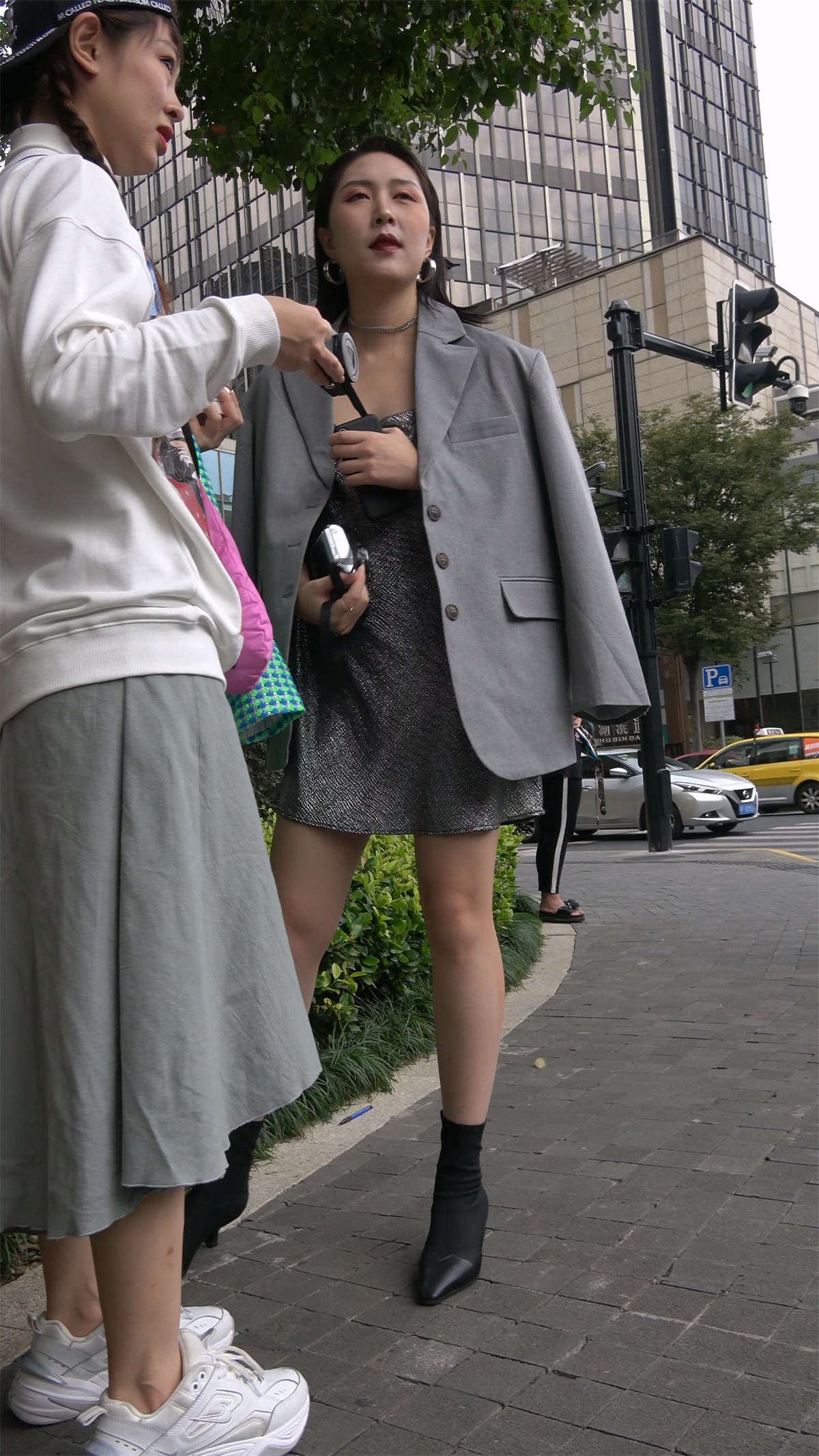 图片[2]-性感长腿时尚御姐型美女-日更街拍