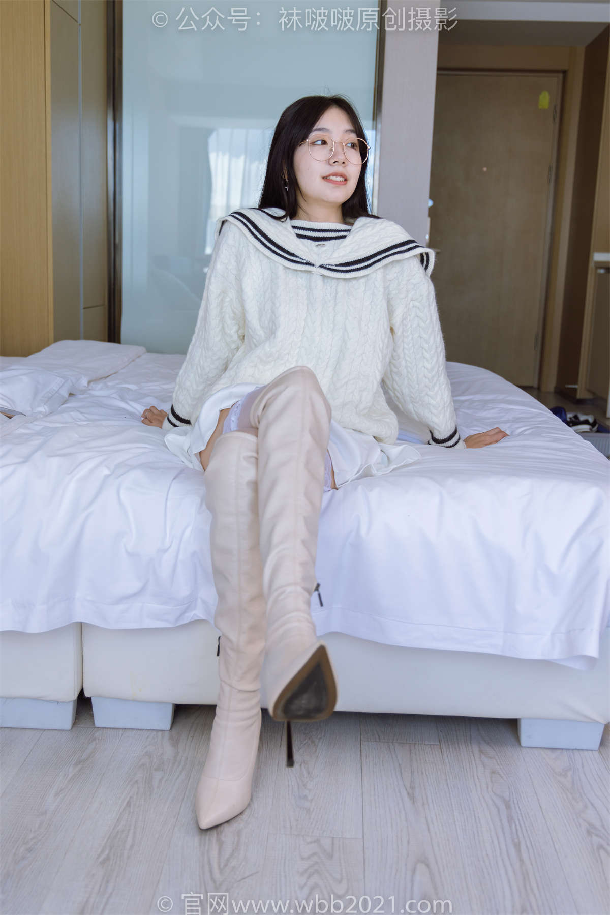 图片[2]-袜啵啵 No.282 小甜豆-长靴、高跟鞋、白丝大腿袜（脚尖加固款）花絮版-日更街拍