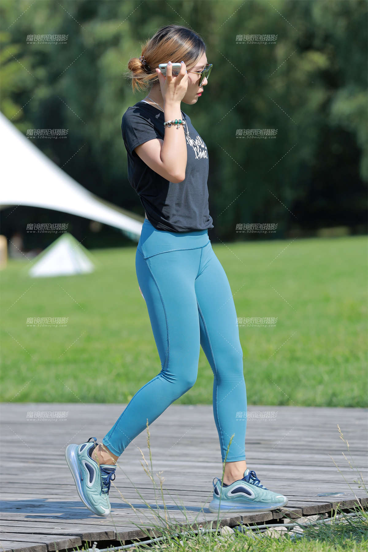 ★一直聊天瑜伽裤美女-日更街拍