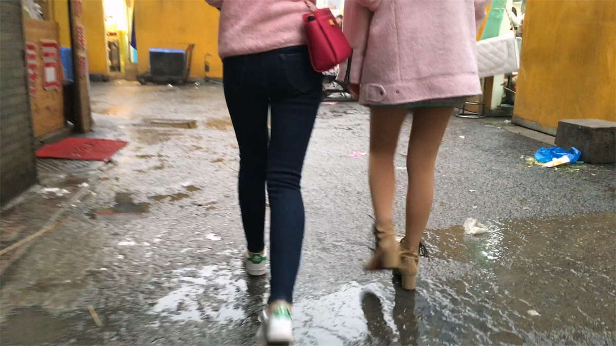 图片[2]-紧身蓝牛MM-日更街拍