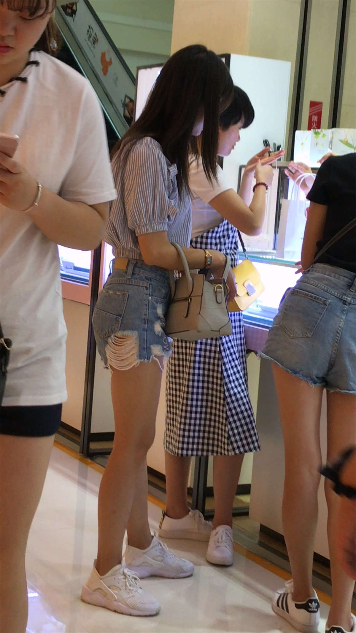 图片[2]-牛仔热裤小清新MM-日更街拍