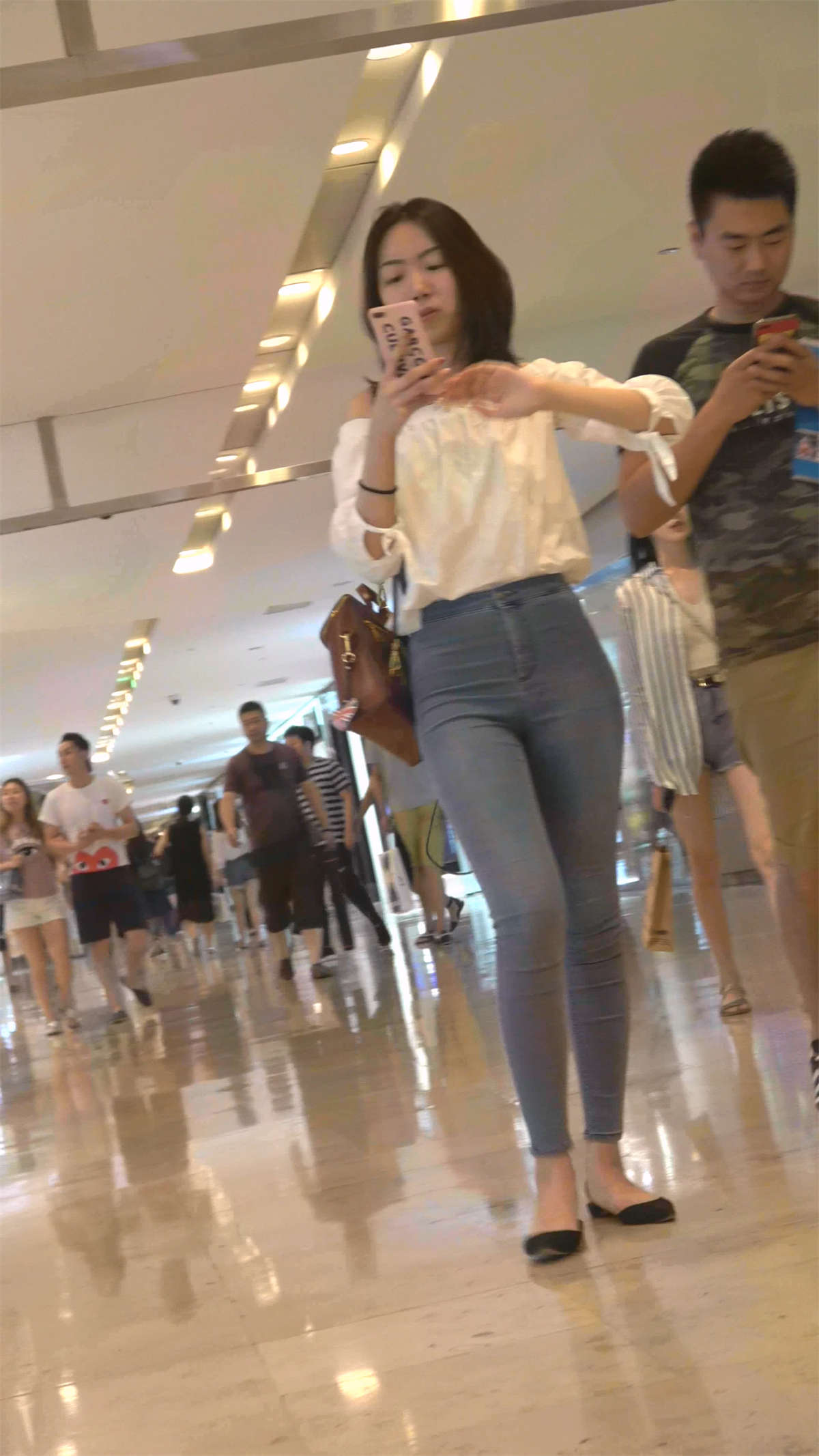 图片[2]-长相甜美的小美女-日更街拍