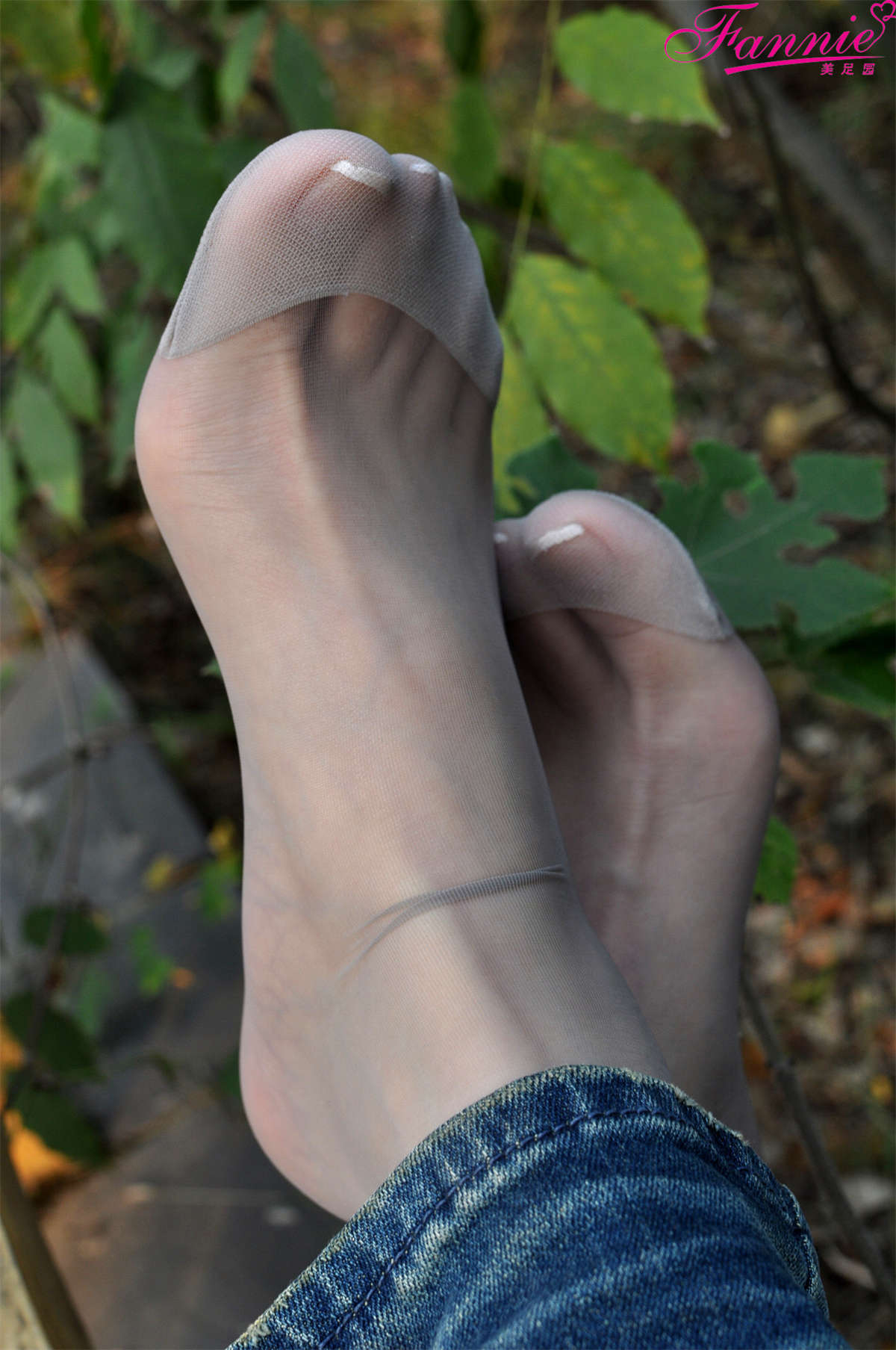 图片[2]-Fannie芬妮美足园NO.795 踏秋（浅灰丝）-日更街拍