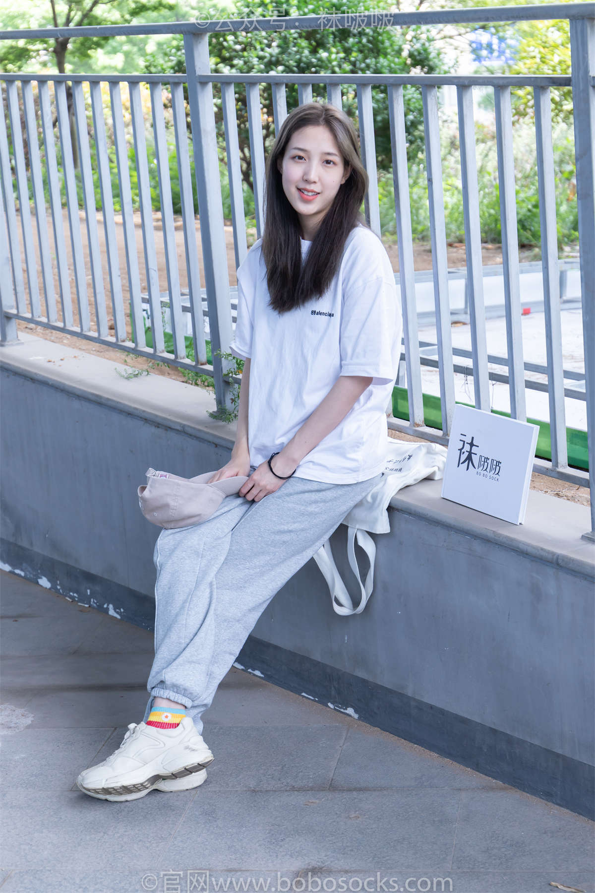 袜啵啵 No.012 泡芙-运动鞋、白棉袜、裸足常规加长版-日更街拍