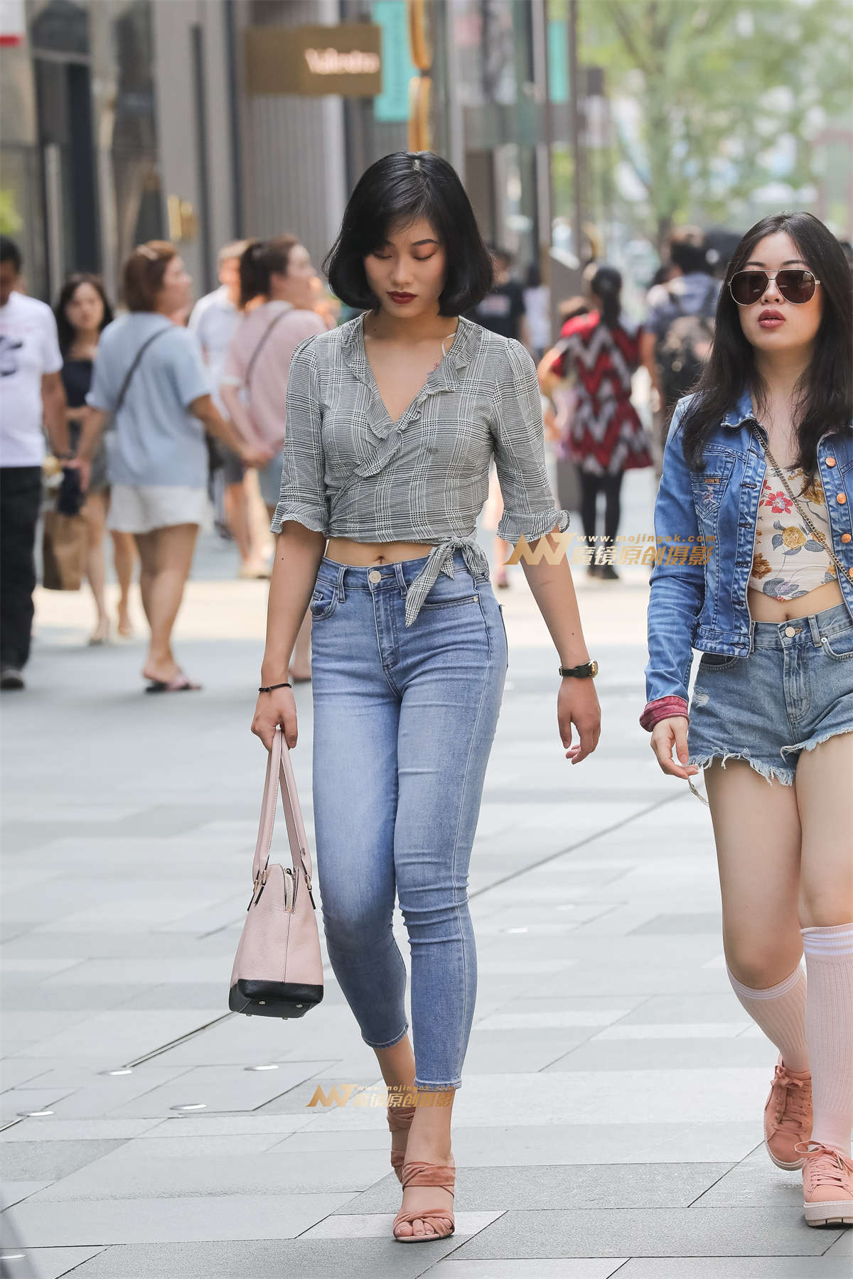 【凯恩赛帖】紧身牛仔让你穿出逆天大长腿-日更街拍