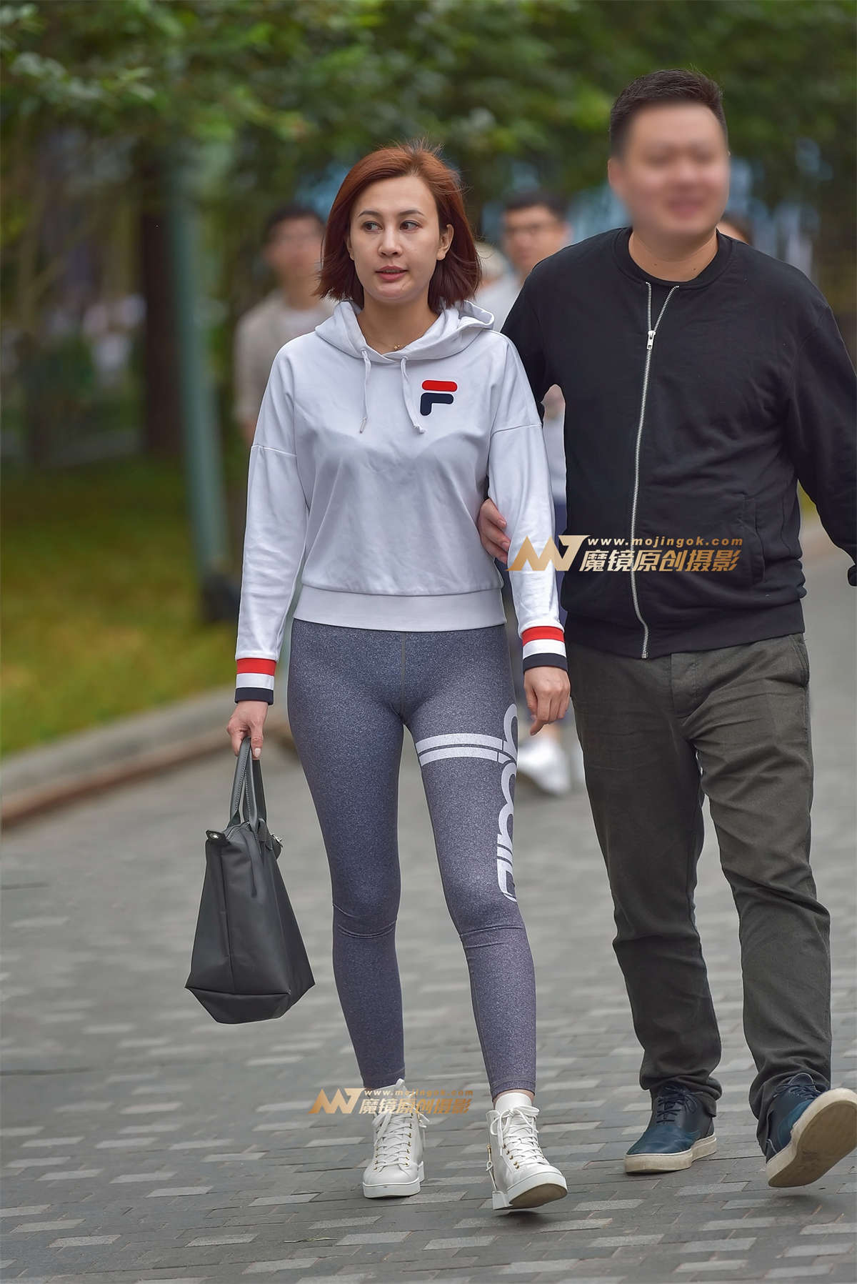 【赛德克赛帖】紧致深灰瑜珈裤少妇-日更街拍