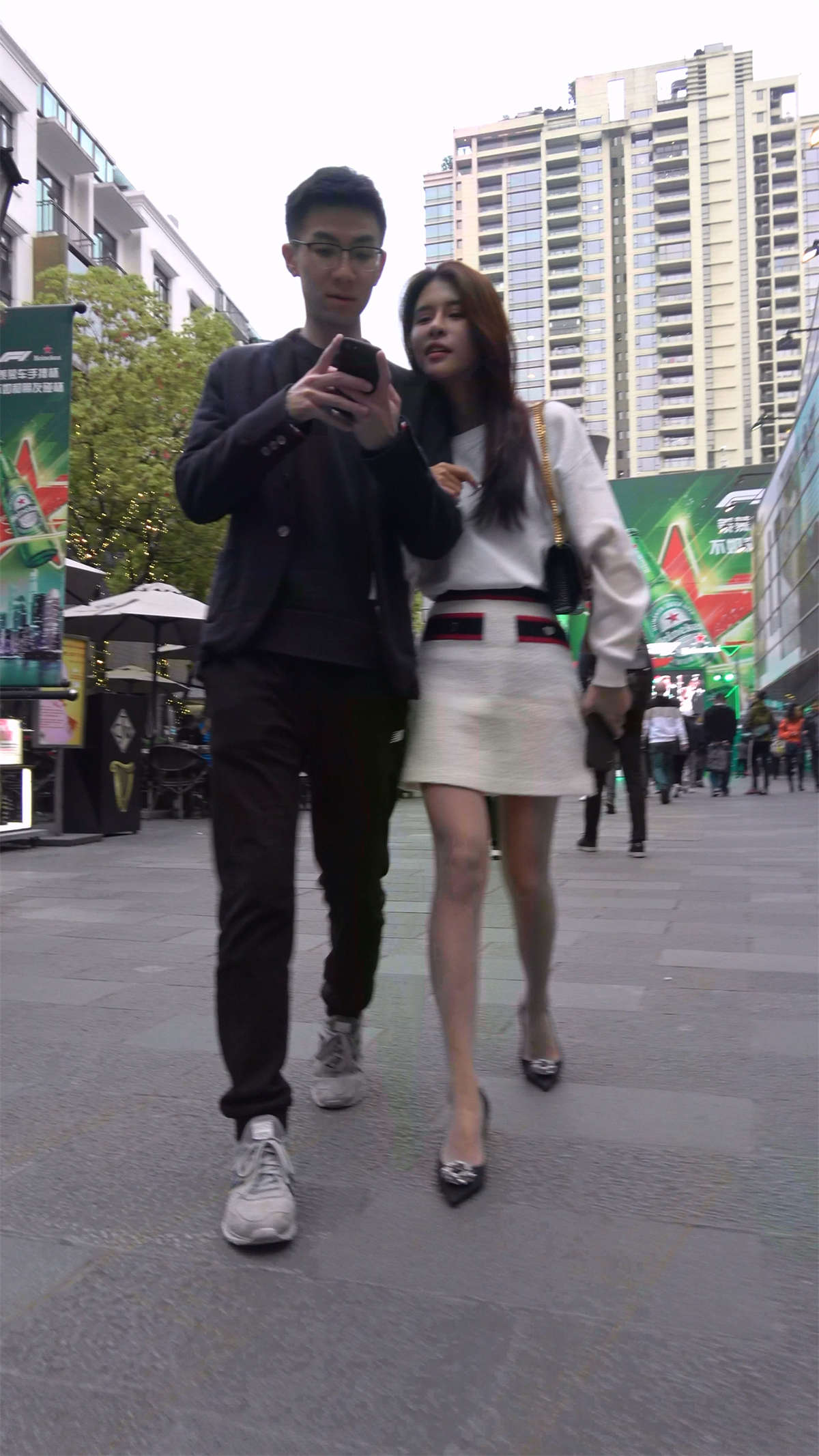 图片[2]-丝袜高跟短裙美女-日更街拍