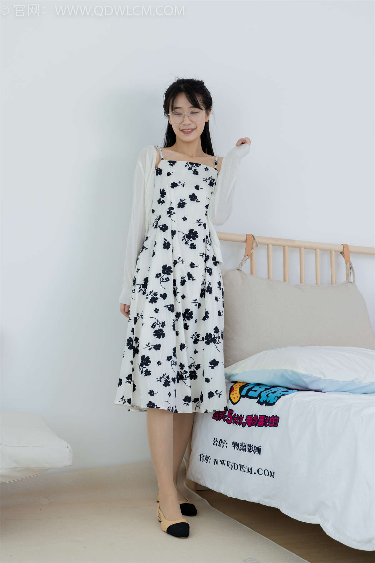 物恋传媒 NO.1775 菜菜-黎明不要来-日更街拍