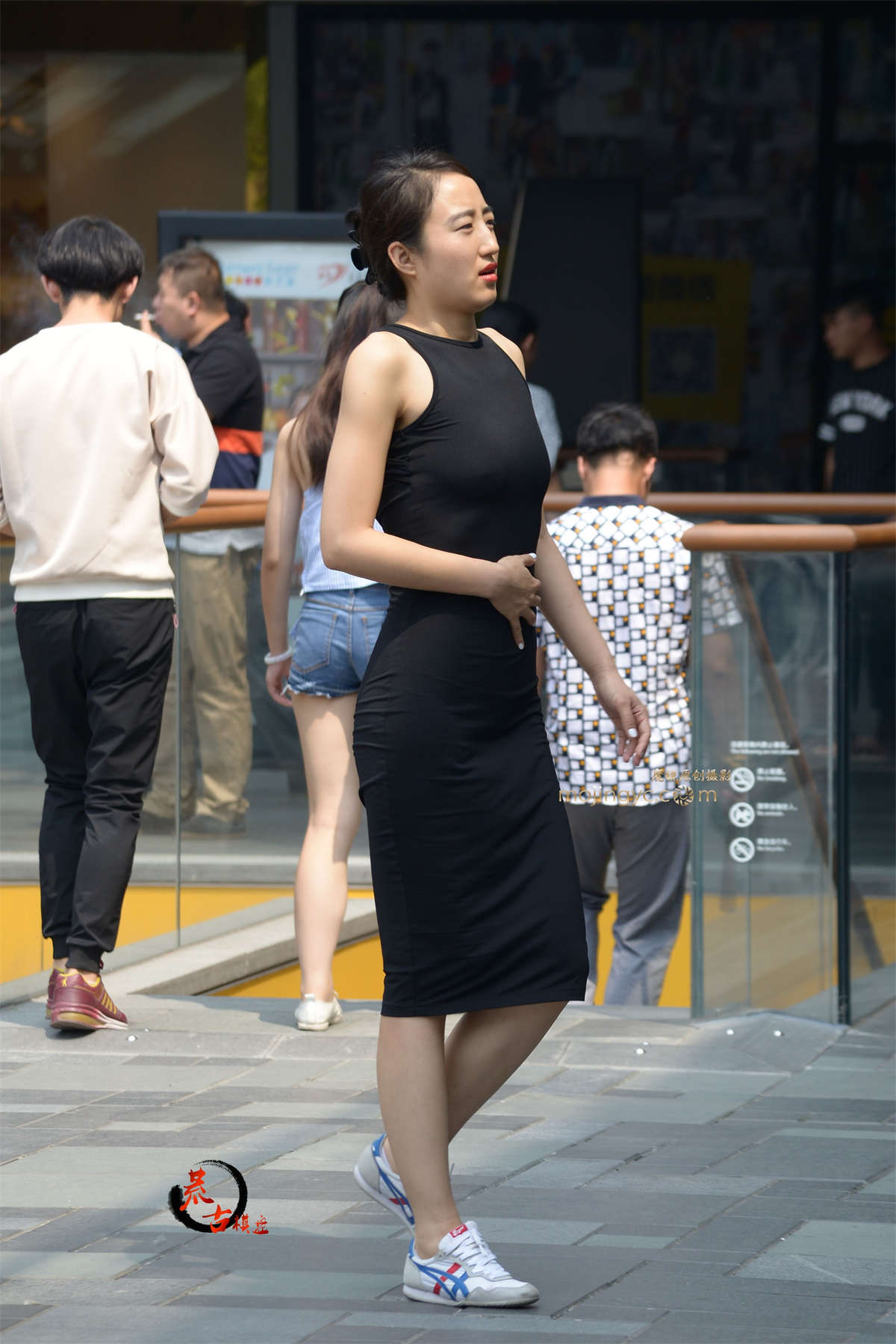 图片[2]-11-3 黑色露背裙-日更街拍