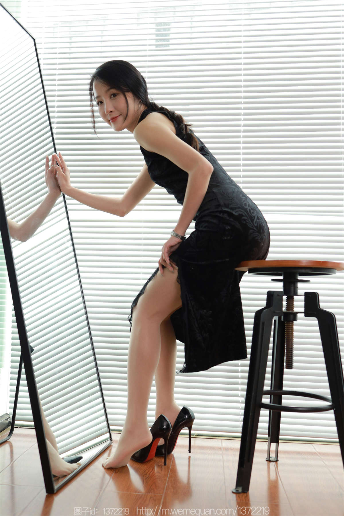 图片[2]-IESS异思趣向 2023.03.26 丝享家1402：婉萍 旗袍俏佳人-日更街拍