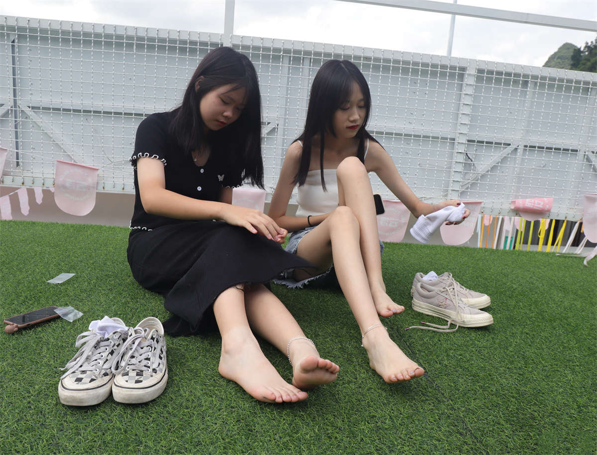 aapary摄影 No.060 表妹与小芳拍完美脚拍食物去-日更街拍