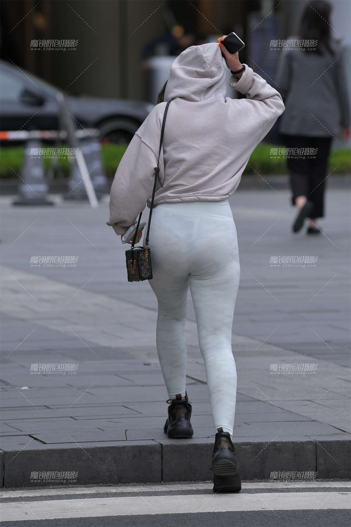 图片[2]-【视觉冲击赛贴】欧美风的美臀小姐姐-日更街拍