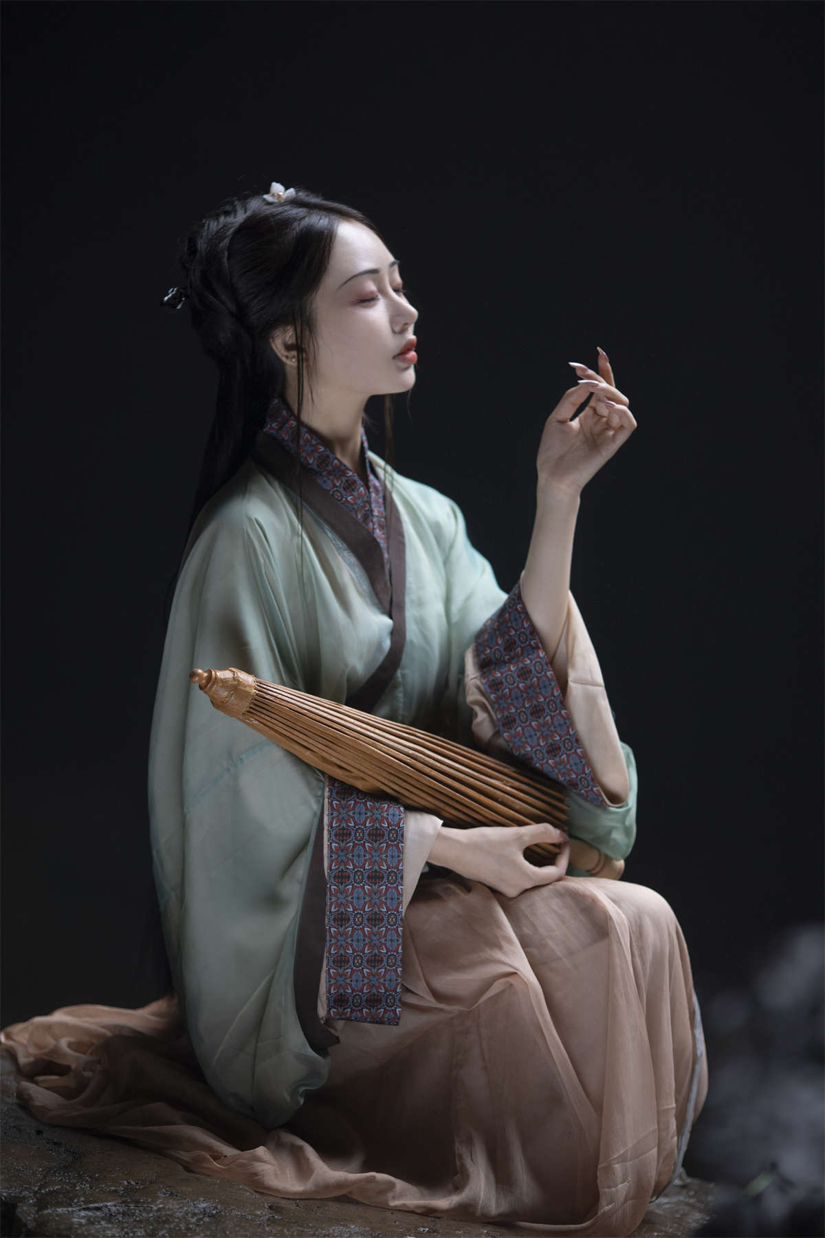 YITUYU艺图语 2023.04.14 山居于此 素昧在路上-日更街拍