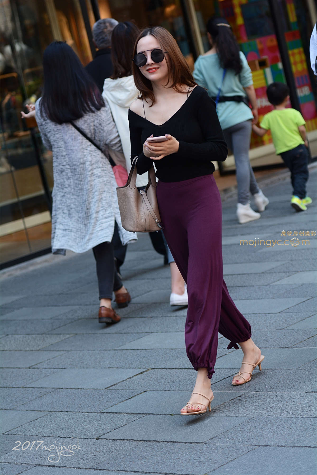 咔喳赛53 紫色裤裤有点透（14p）-日更街拍