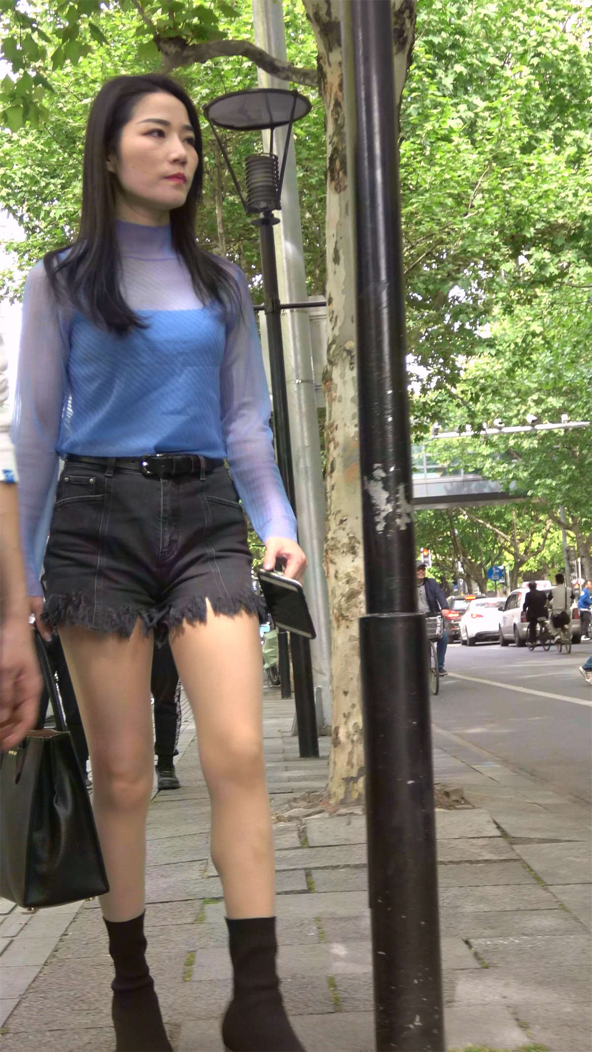 热裤性感美腿美女-日更街拍
