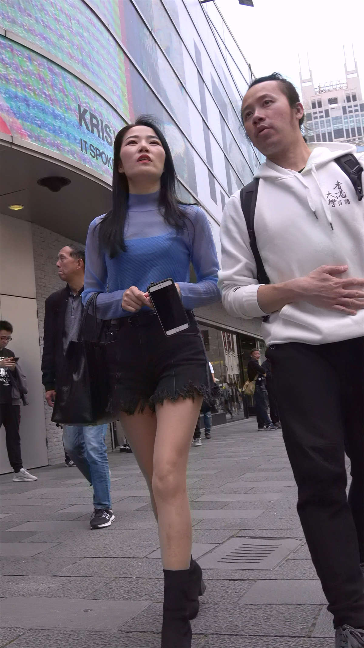 图片[2]-热裤性感美腿美女-日更街拍