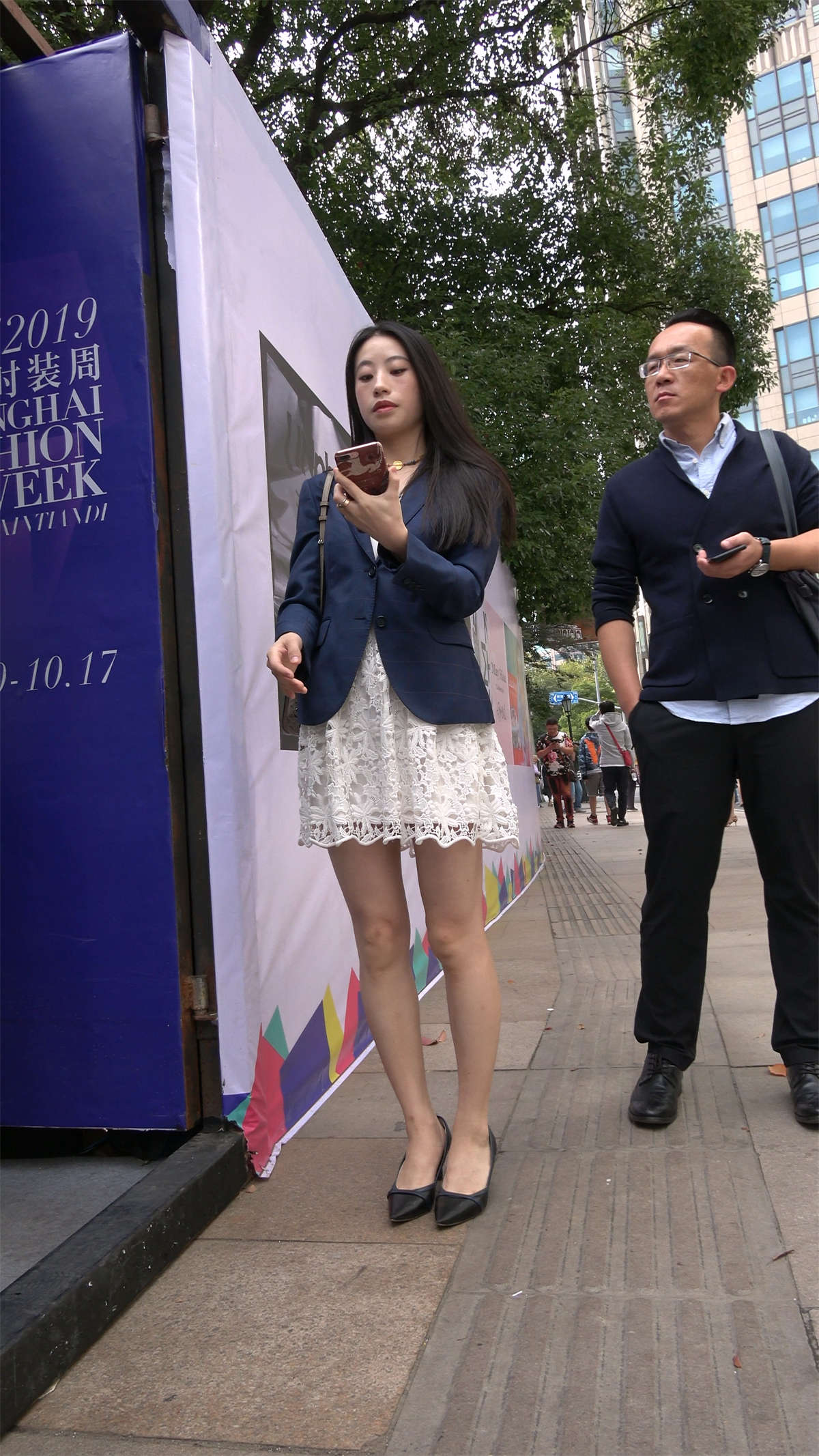 连衣裙街拍高跟美腿-日更街拍